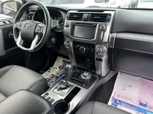 Toyota 4-Runner SR5 4x4 2019 Silver