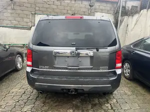 Honda Pilot Touring w/RES/Navi 4WD (3.5L 6cyl 5A) 2011 Gray