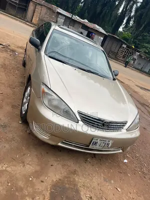 Toyota Camry 2004 Gold