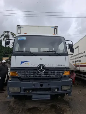 Mercedes-Benz 2008 White