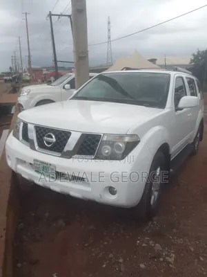 Nissan Pathfinder 2006 White
