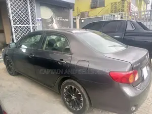 Toyota Corolla LE 4dr Sedan (1.8L 4cyl 4A) 2010 Gray