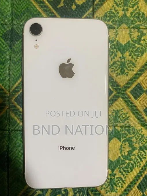Apple iPhone XR 64 GB White