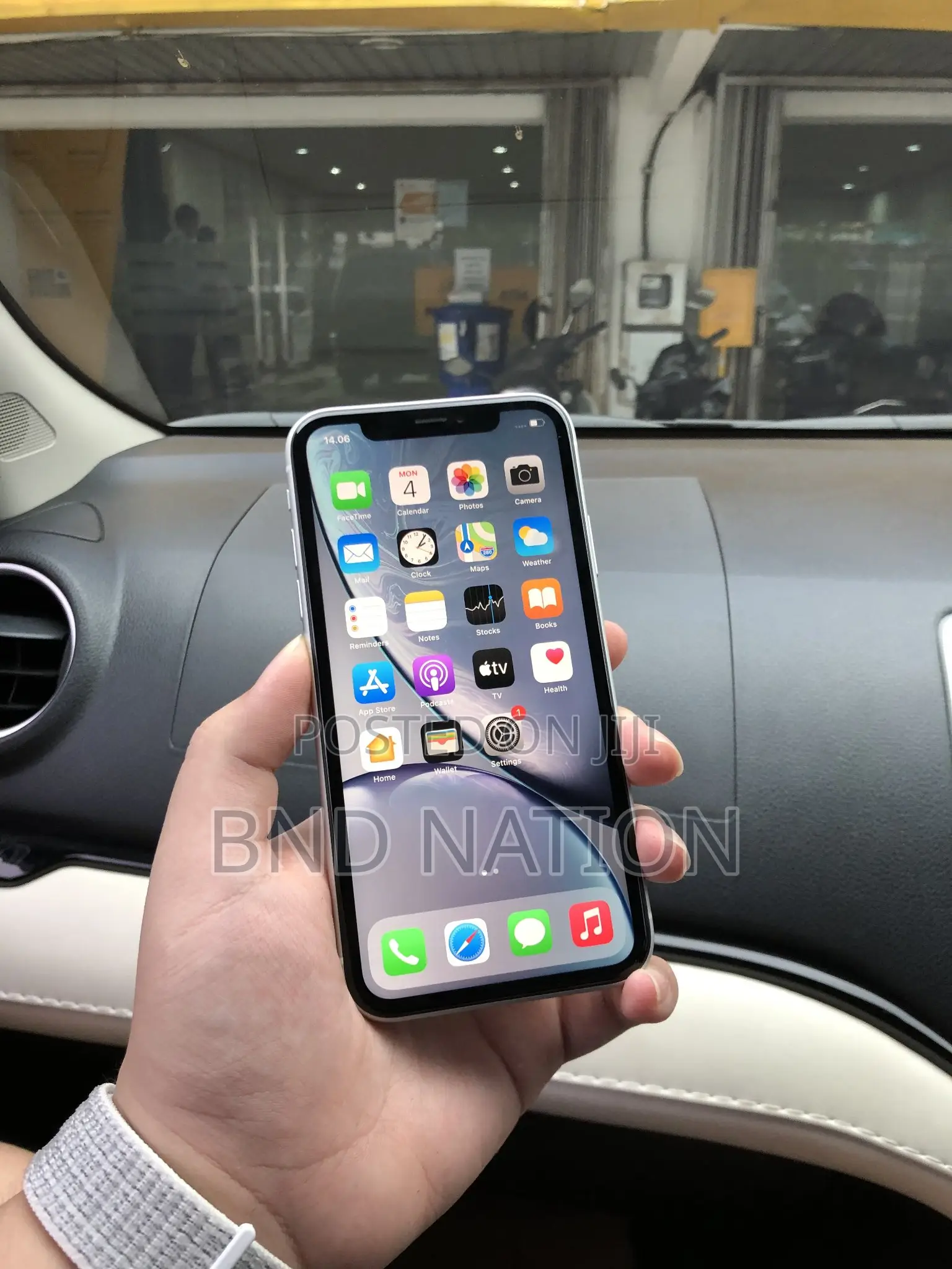 Apple iPhone XR 64 GB White