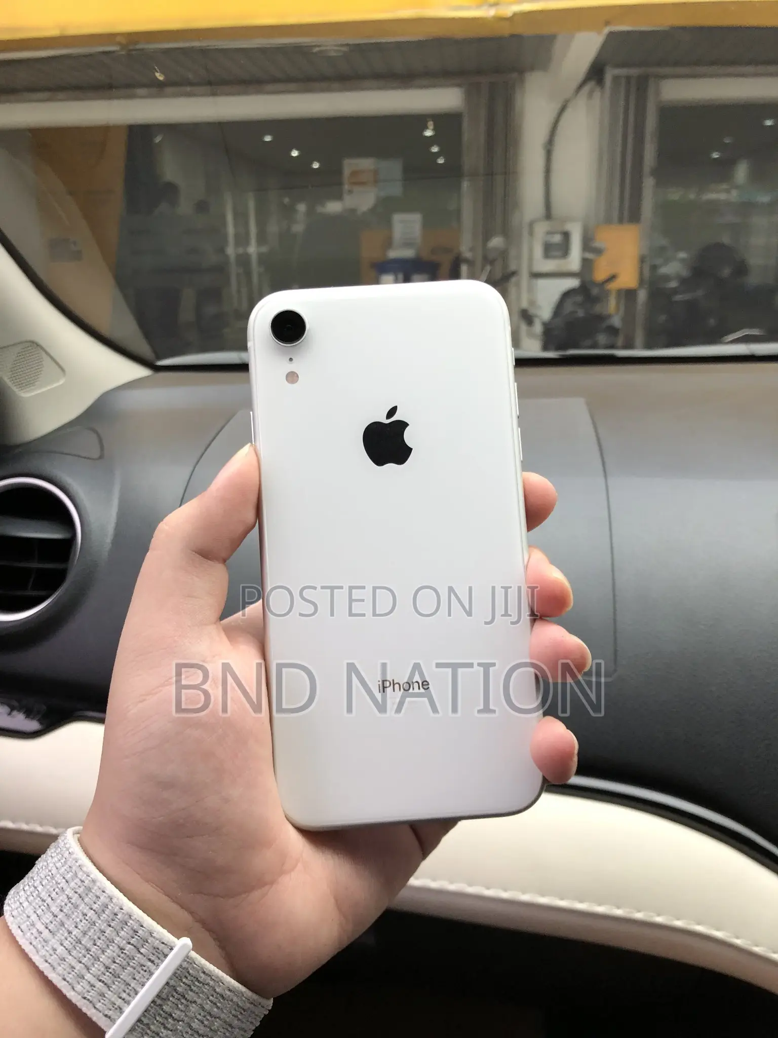 Apple iPhone XR 64 GB White