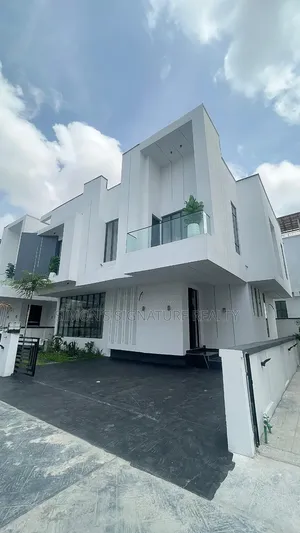 5bdrm Duplex in Chevron for sale