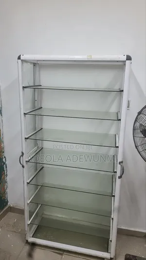 Standing Show Glass
