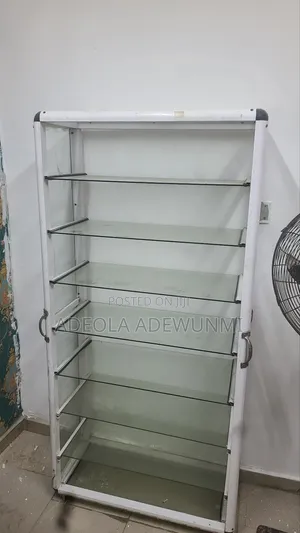 Standing Show Glass