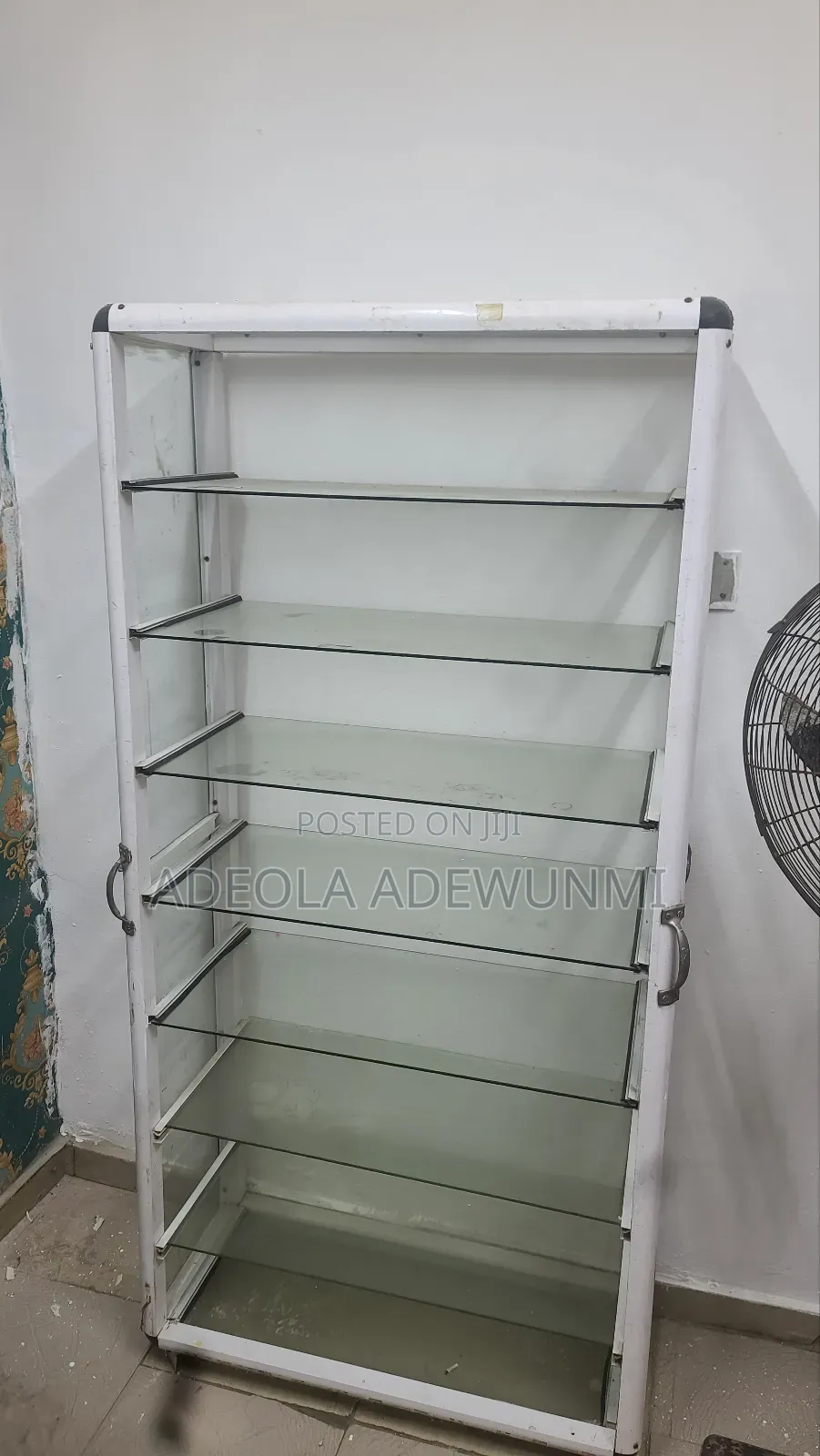Standing Show Glass