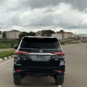 Toyota Fortuner 2019 Black