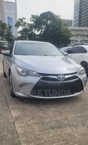 Toyota Camry SE 4dr Sedan (2.5L 4cyl 6A) 2015 Silver