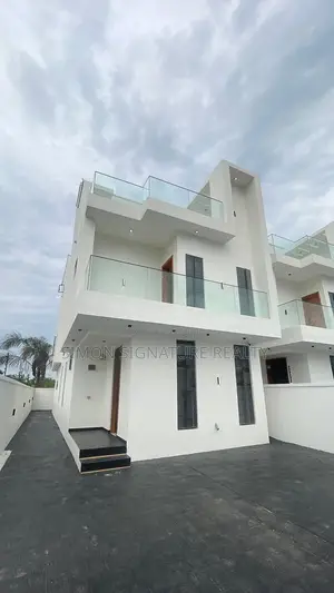 Furnished 5bdrm Duplex in Mobile Road, Chevron for sale