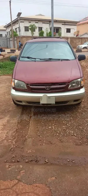Toyota Sienna 2005 Red