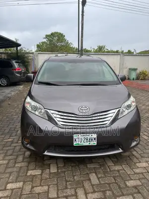 Toyota Sienna XLE 7 Passenger Mobility 2012 Gray
