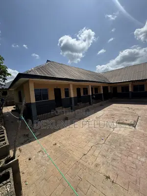 15 Rooms Hostel