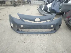 Toyota Prius 2012 - 2013 Front Bumper. Tokunbo.