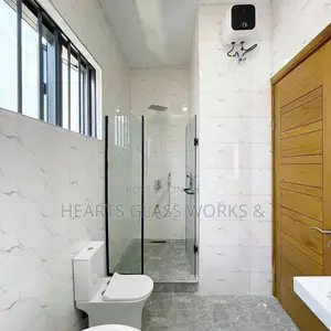 Shower Cubicle Installed With Hinge and 10mm Toughen Glass