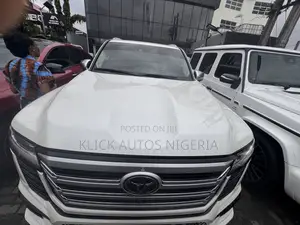 New Toyota Land Cruiser LC300 2023 White