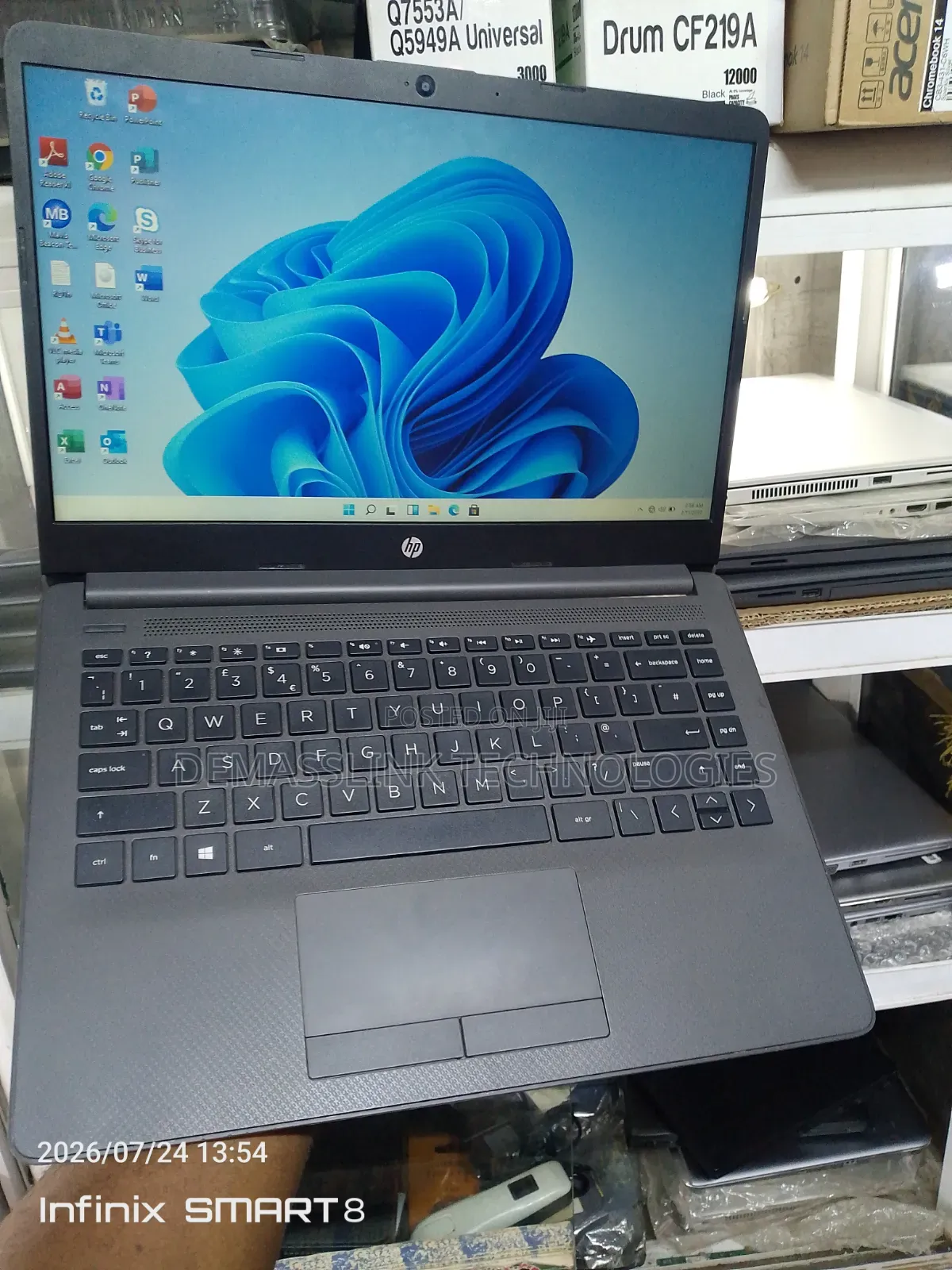 Laptop HP 240 G8 8GB AMD SSD 256GB