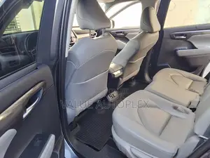 Toyota Highlander Platinum 2021 Silver