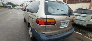 Toyota Sienna LE 4dr 1999 Gold