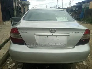 Toyota Camry XLE 4dr Sedan (2.4L 4cyl 4A) 2004 Silver