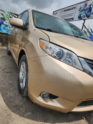 Toyota Sienna 2011 Gold