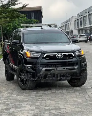 Toyota Hilux 2024 Black