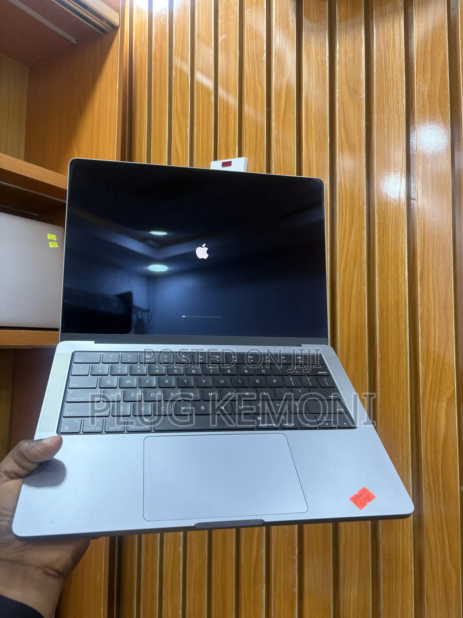 Laptop Apple MacBook Pro 2022 M2 16GB Intel SSD 512GB