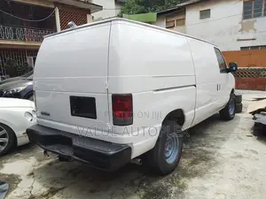 Ford E-250 Extended 2006 White