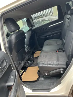 Toyota Highlander LE Plus 4dr SUV (3.5L 6cyl 6A) 2015 White