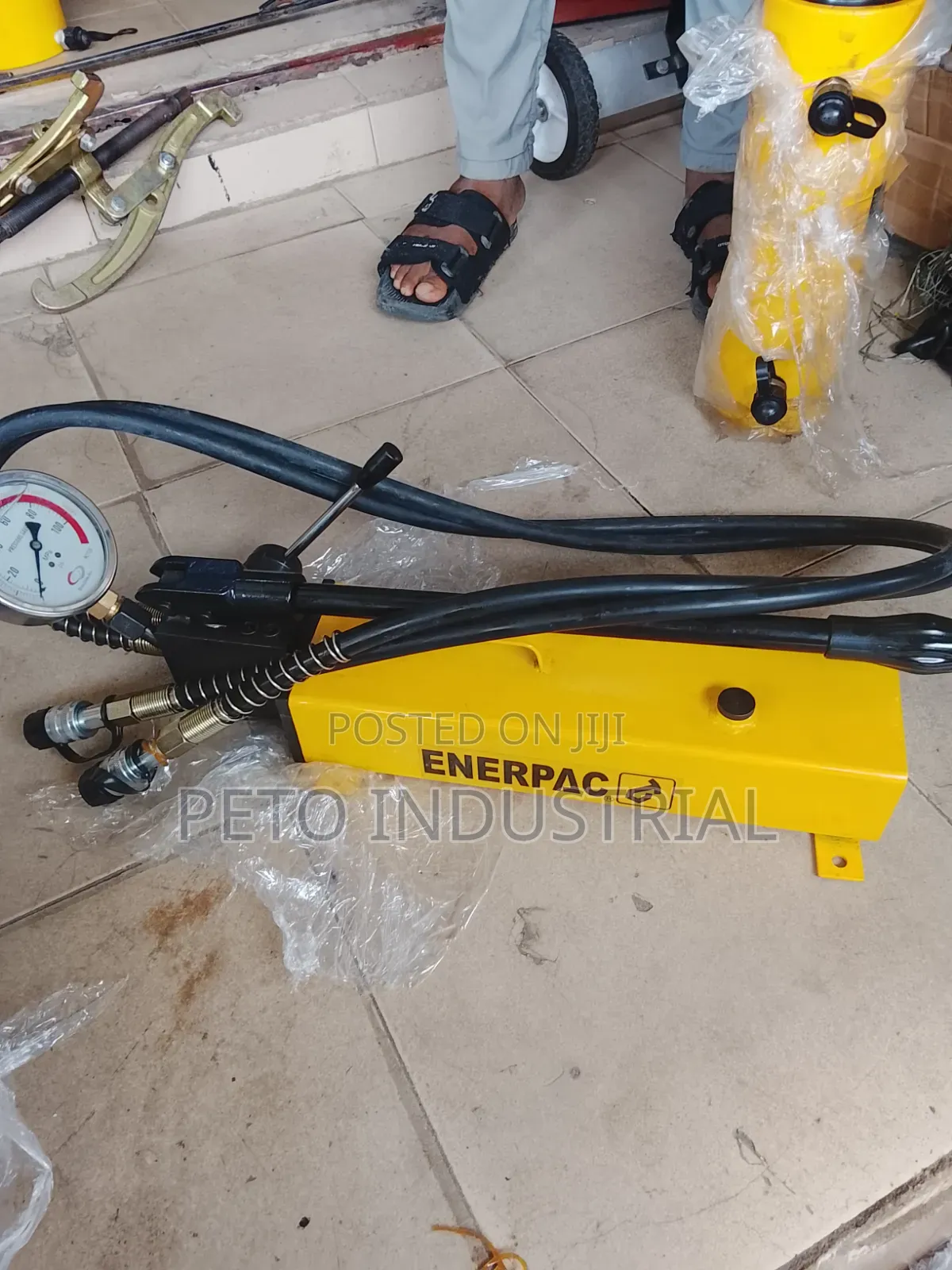 Double Acting Manual Pump
