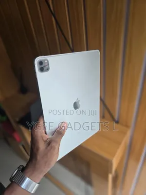 Apple iPad Pro 12.9 (2020) 128 GB Silver