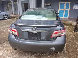 Toyota Camry Base 4dr Sedan (2.5L 4cyl 6M) 2010 Gray