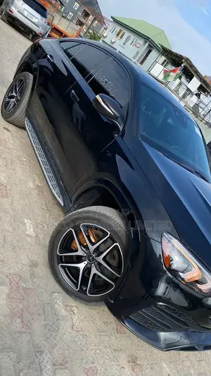 Mercedes-Benz GLE-Class 2021 Black