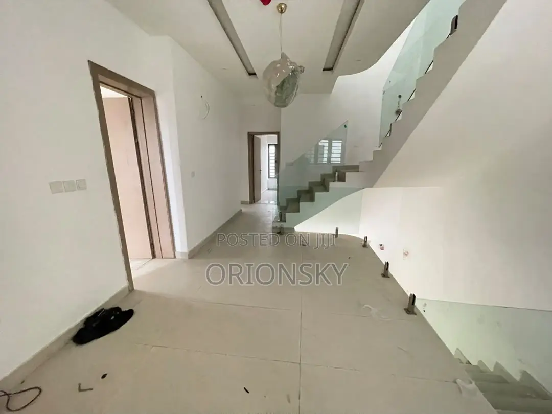5bdrm Duplex in Bode Thomas for sale