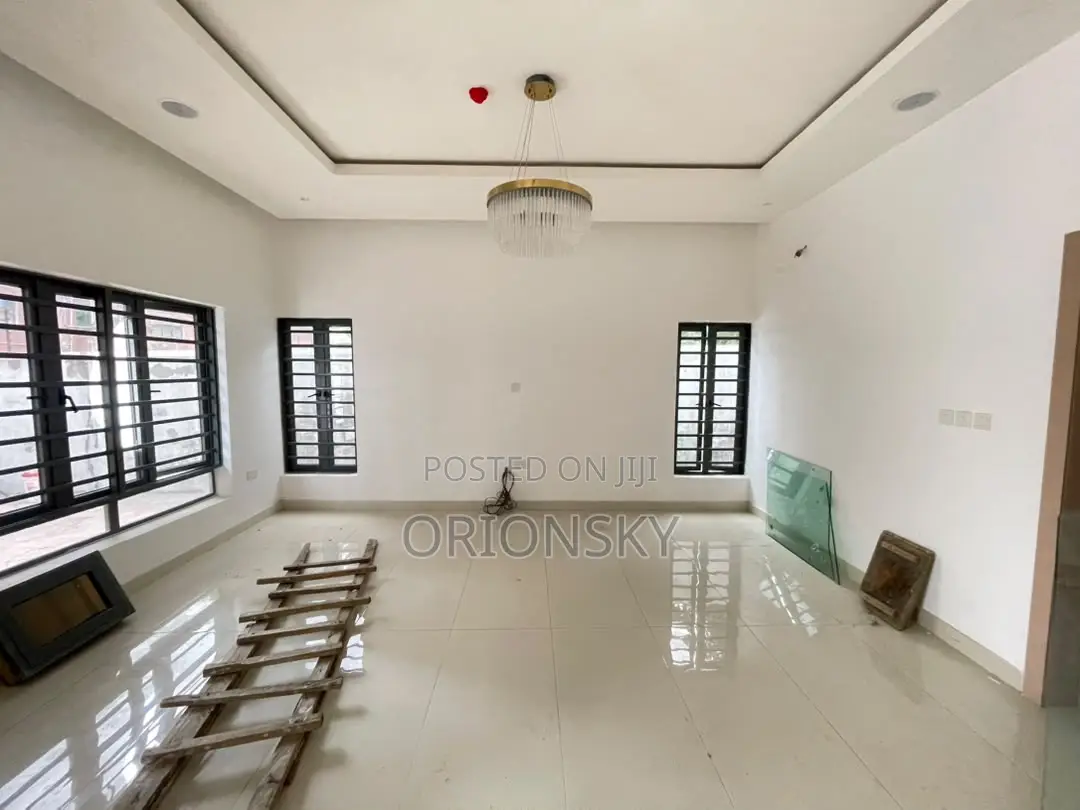 5bdrm Duplex in Bode Thomas for sale