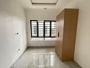 5bdrm Duplex in Bode Thomas for sale