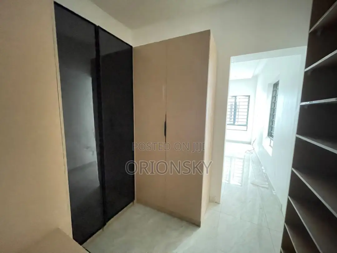 5bdrm Duplex in Bode Thomas for sale