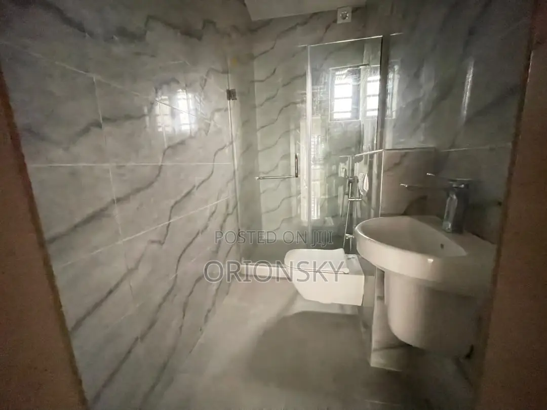 5bdrm Duplex in Bode Thomas for sale