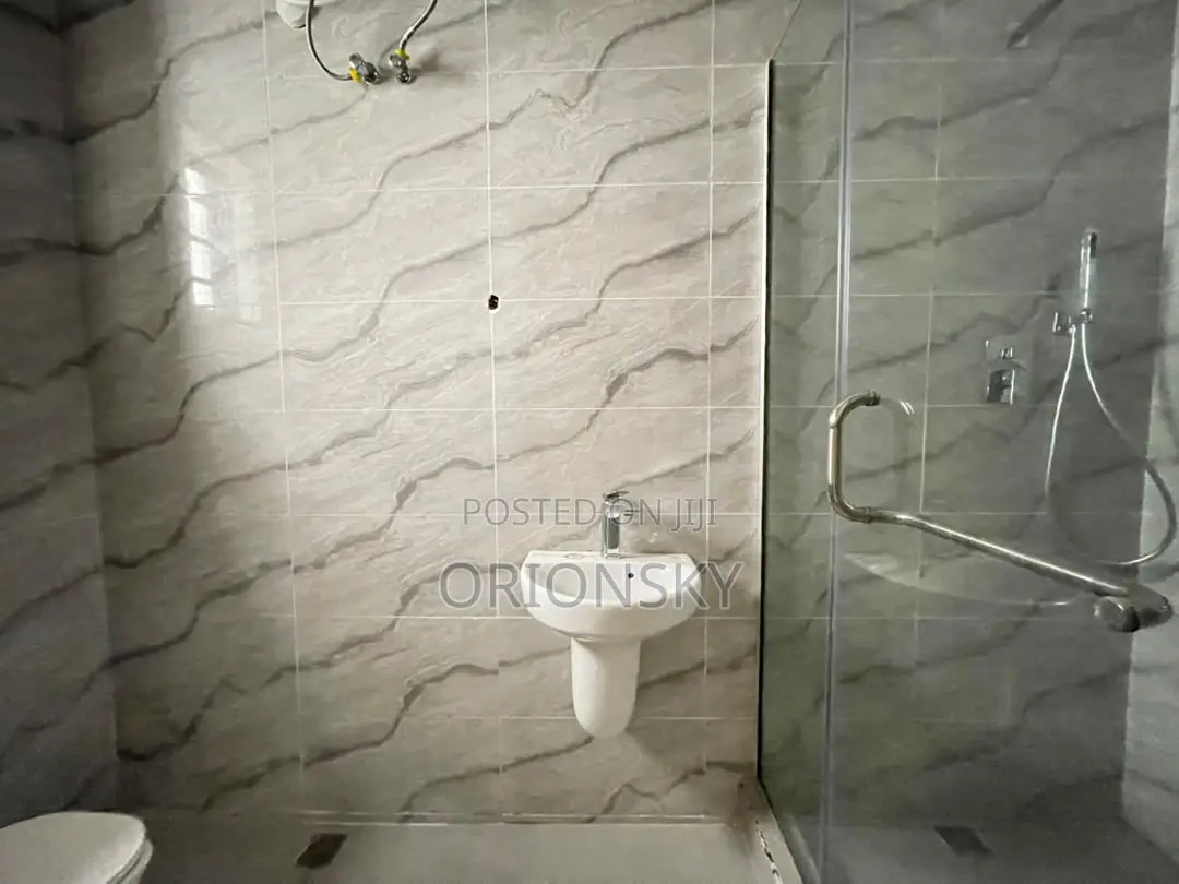 5bdrm Duplex in Bode Thomas for sale