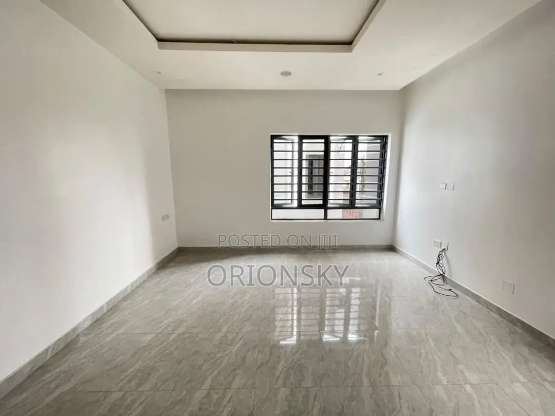 5bdrm Duplex in Bode Thomas for sale
