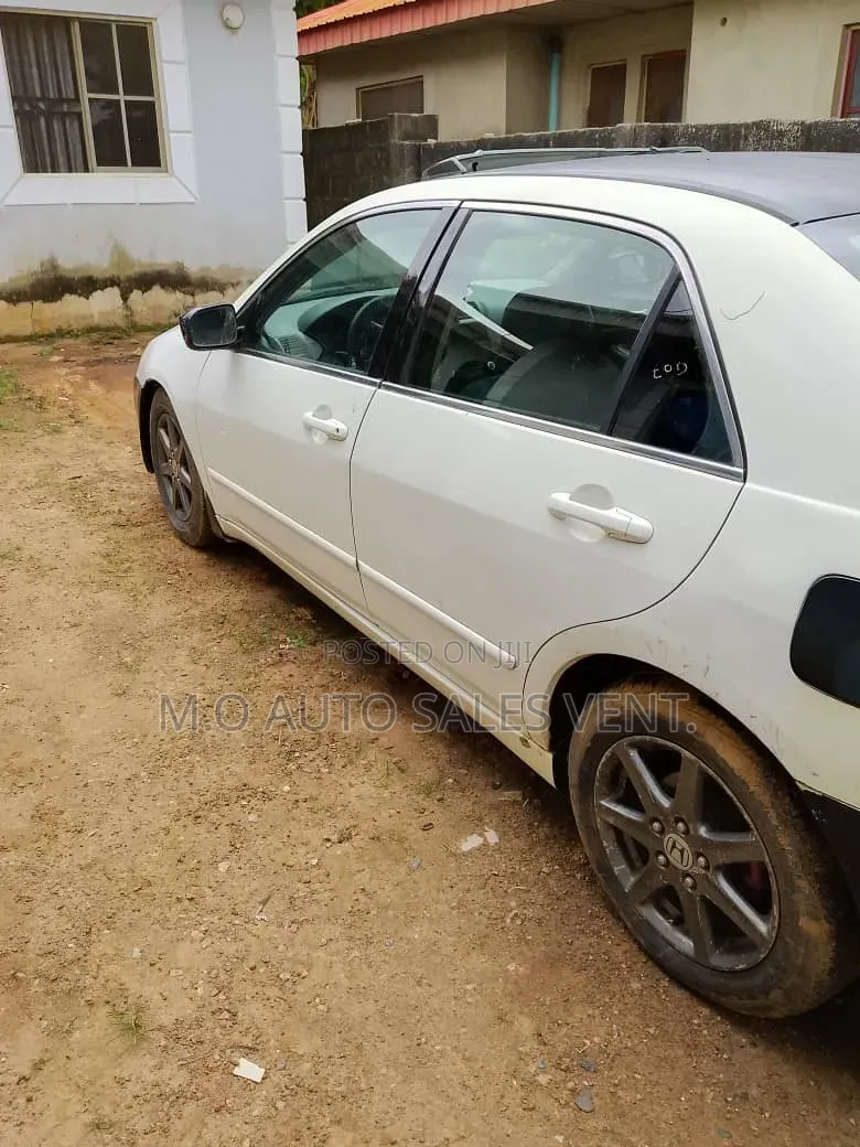 Honda Accord 2005 White