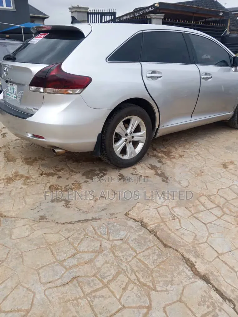 Toyota Venza 2010 Silver