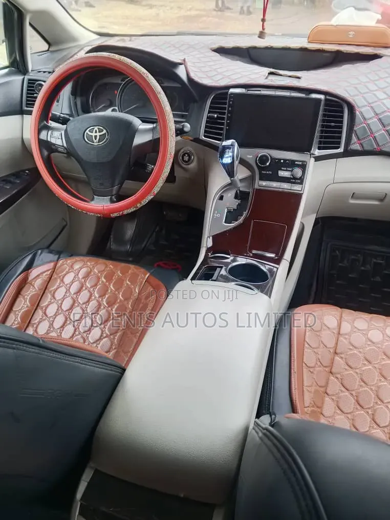 Toyota Venza 2010 Silver