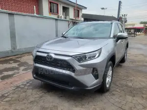 Toyota RAV4 2021 Gray