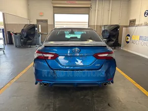 Toyota Camry 2018 Blue