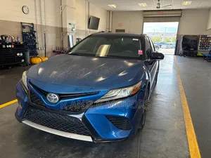 Toyota Camry 2018 Blue