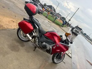 Honda VF 2012 Red