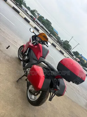 Honda VF 2012 Red